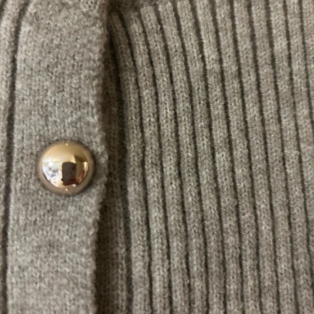Commense - Gray Ribbed Button-Front Cardigan Sweater - Picture 2 of 4